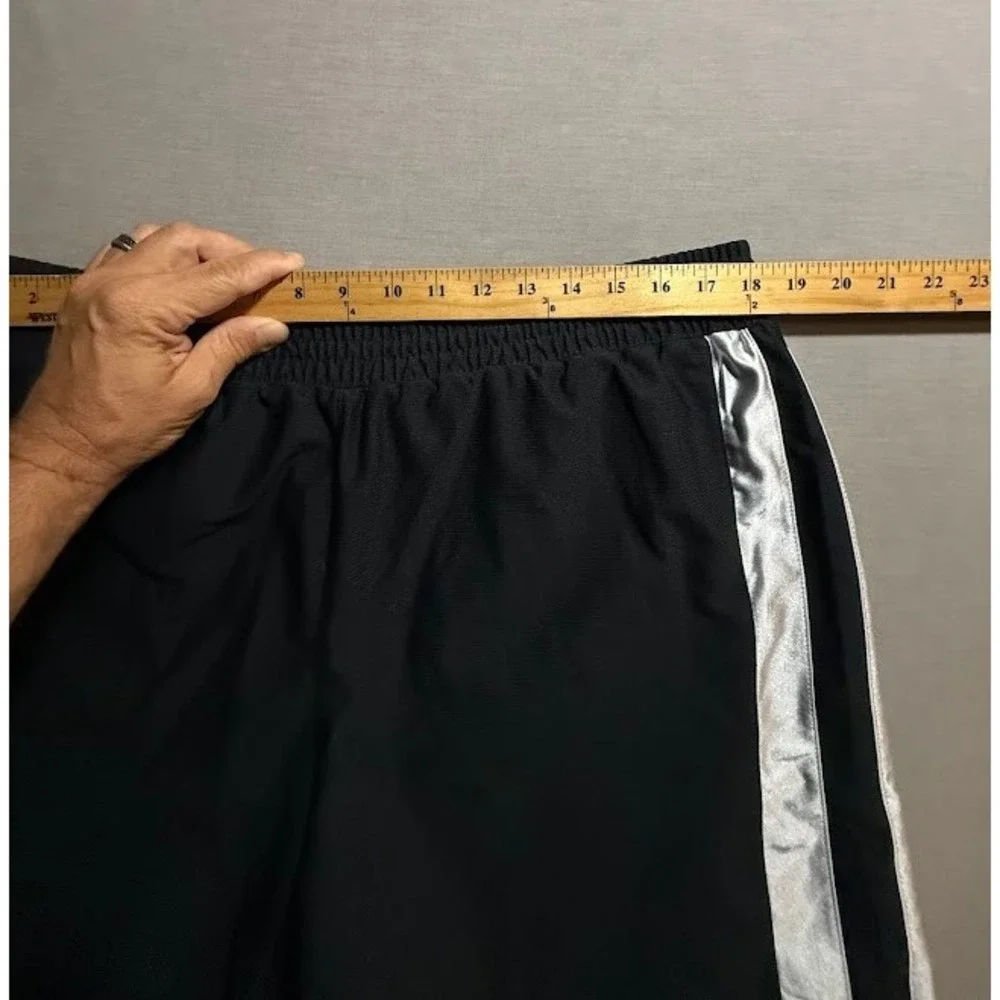 Vintage Nike Men's Black Shorts W/ Silver Stripe Gym Basketball‎ Workout 36X11.
